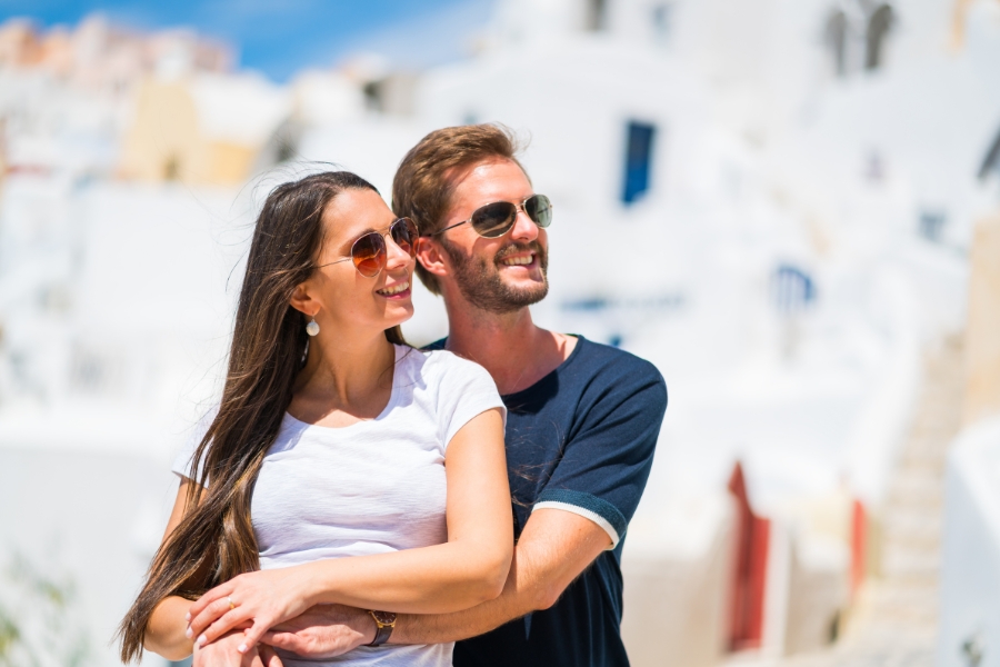 A Romantic Escapade in Greece for Spanish Couples