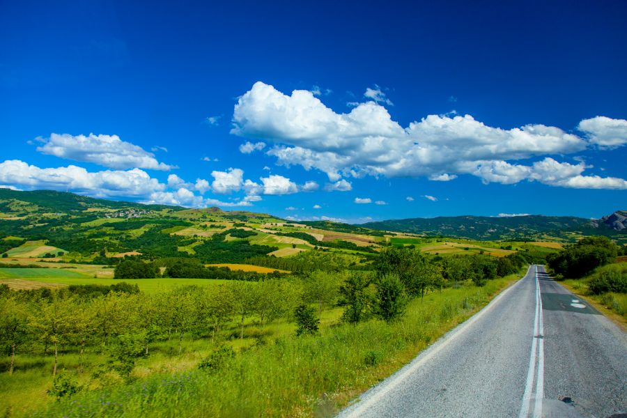 Travel Through Greece Sustainably in Comfort with Electric and Hybrid Cars